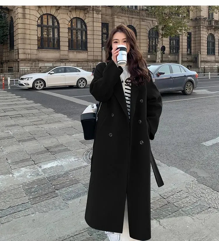 Długi miękki płaszcz o spokojnej elegancji