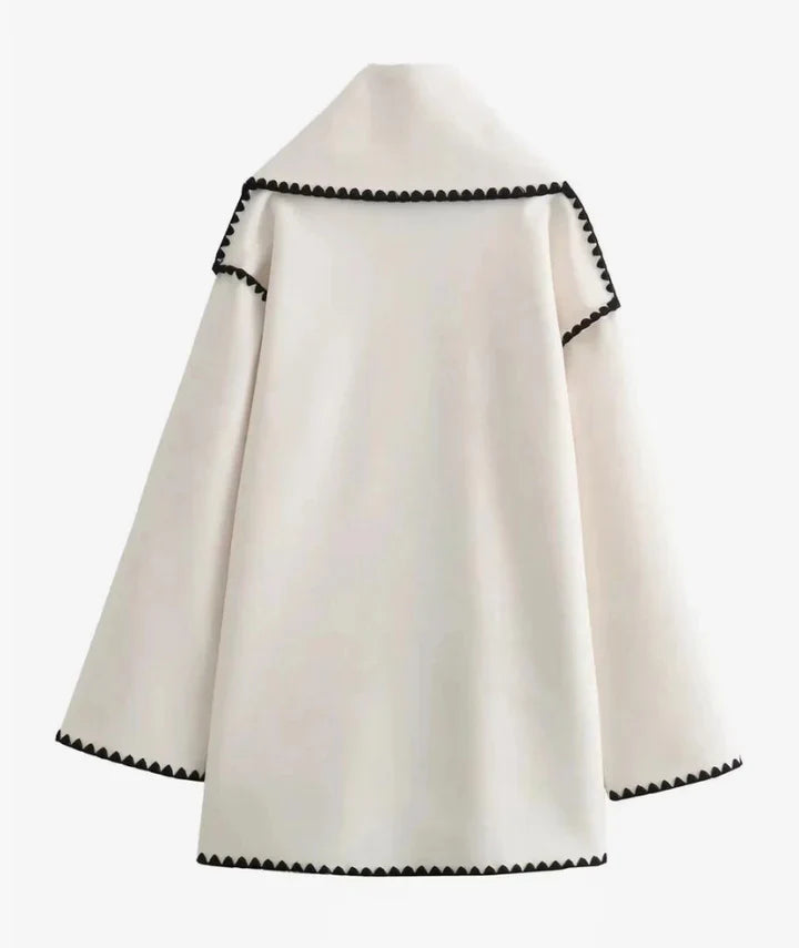 Elegancki płaszcz z wbudowanym szalem