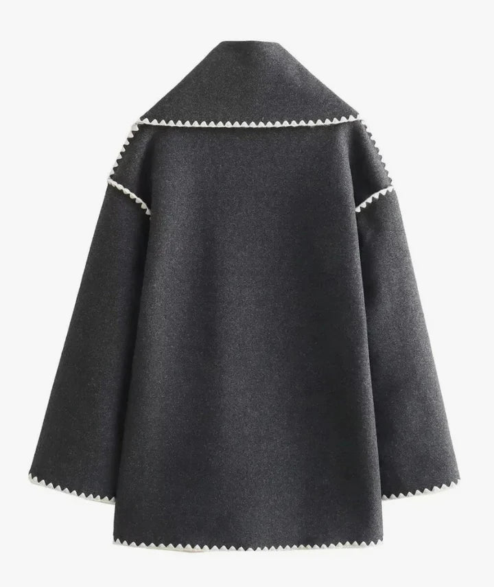 Elegancki płaszcz z wbudowanym szalem